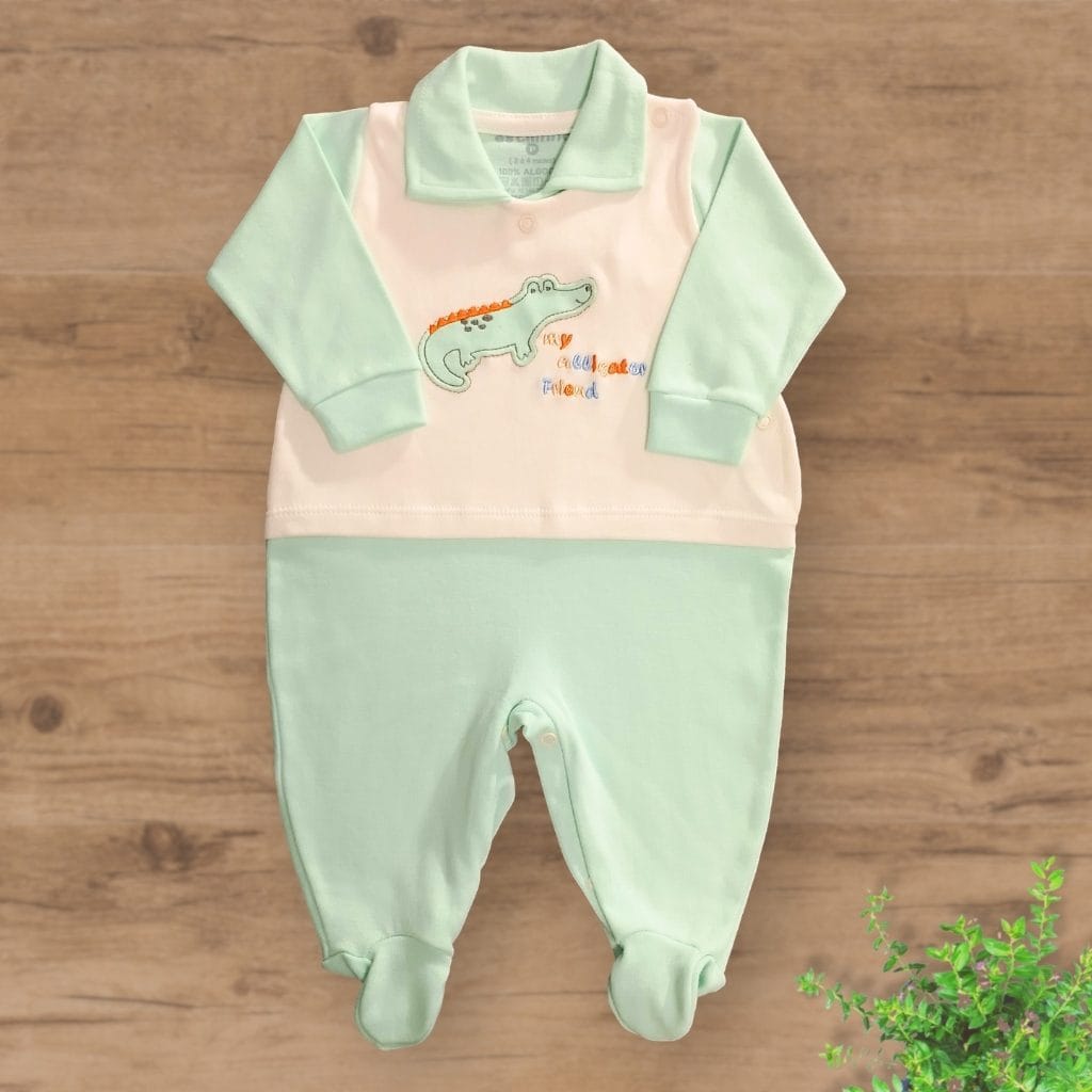 Macacão Suedini com Pezinhos Bordado Jacaré - Imagem 2