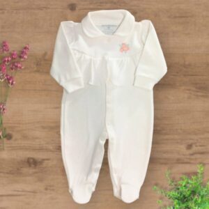 Macacão Suedini com Pezinhos Fechados Bordado Buque