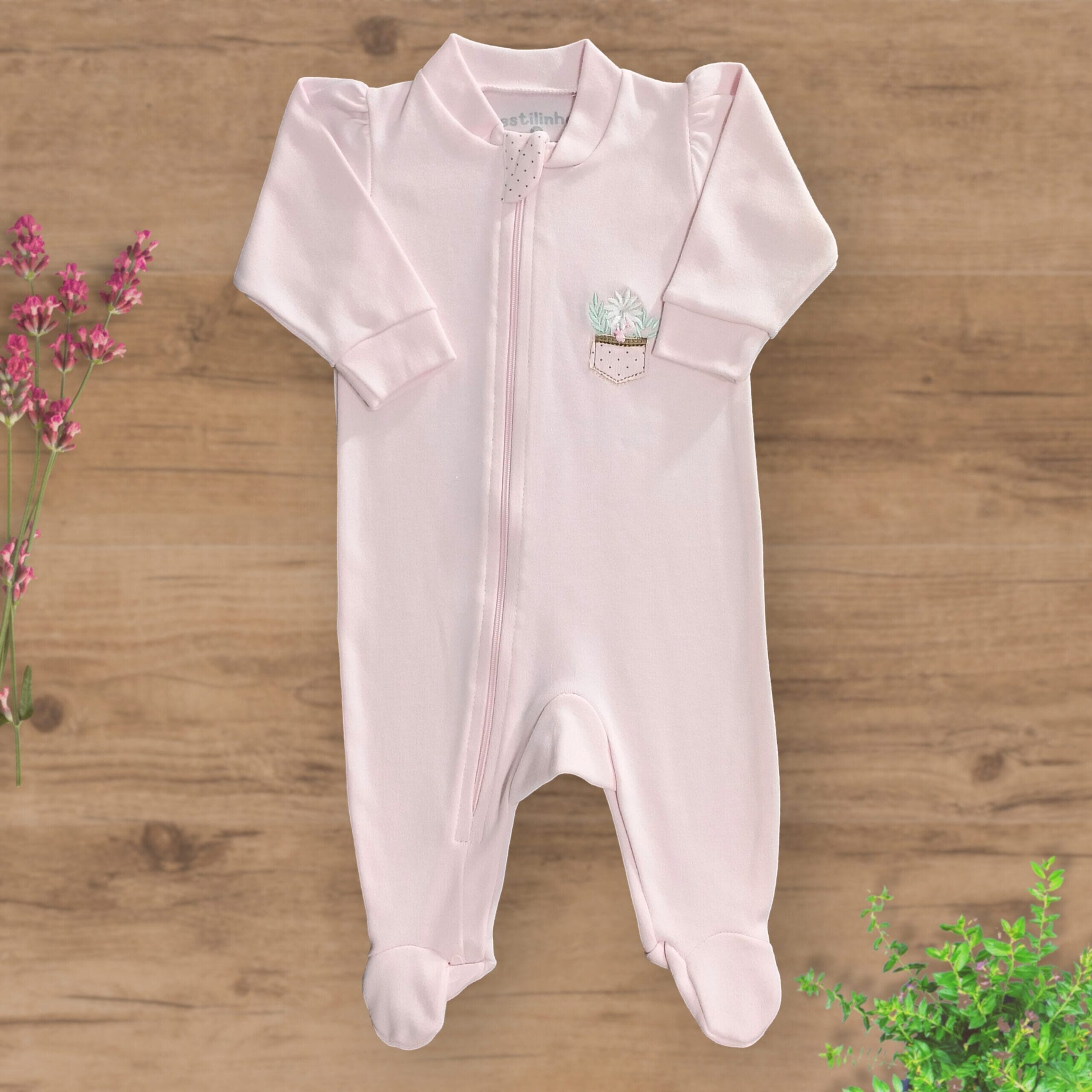 Macacão Suedini com Pezinhos Fechados Zíper Cachepot